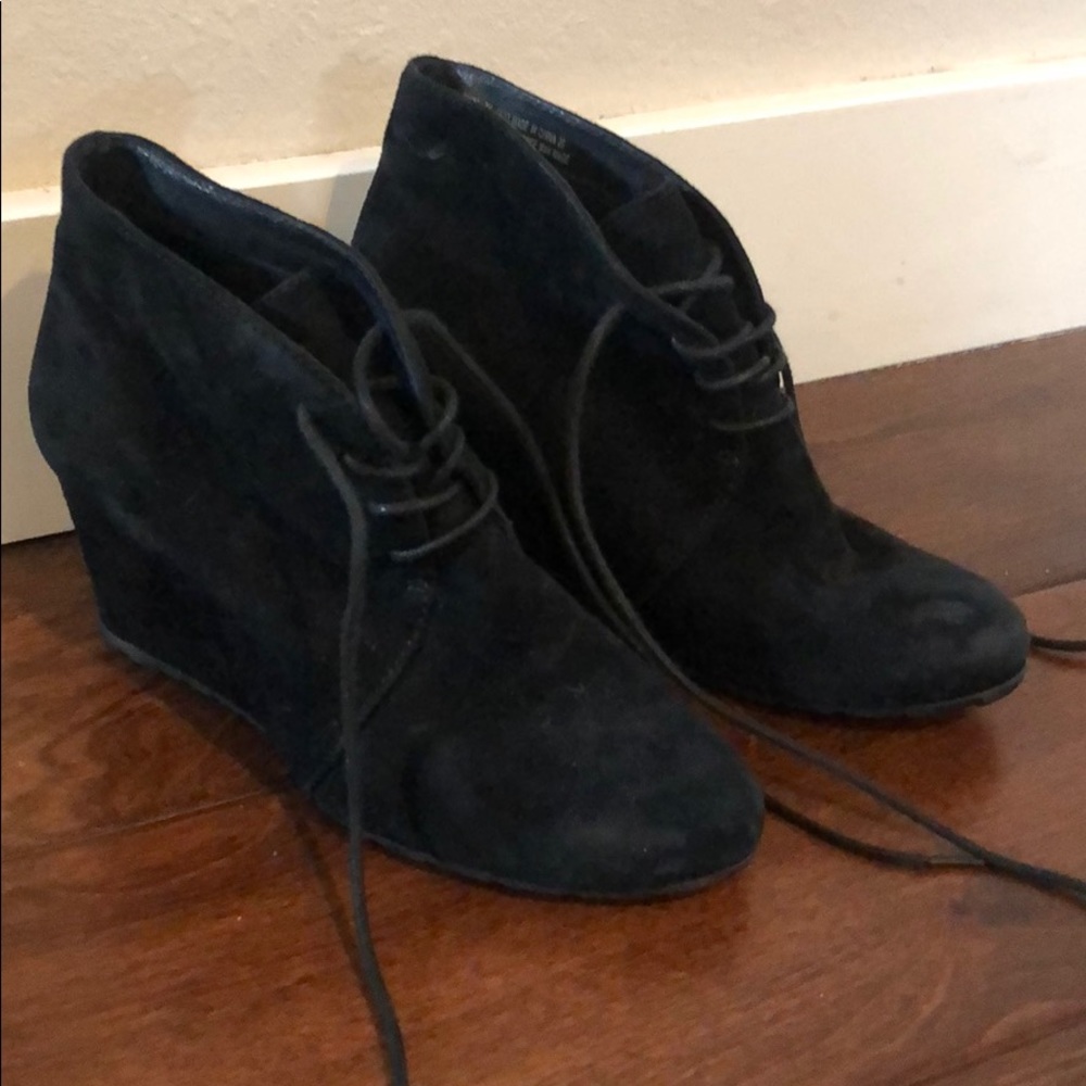 Clark’s black suede wedge bootie